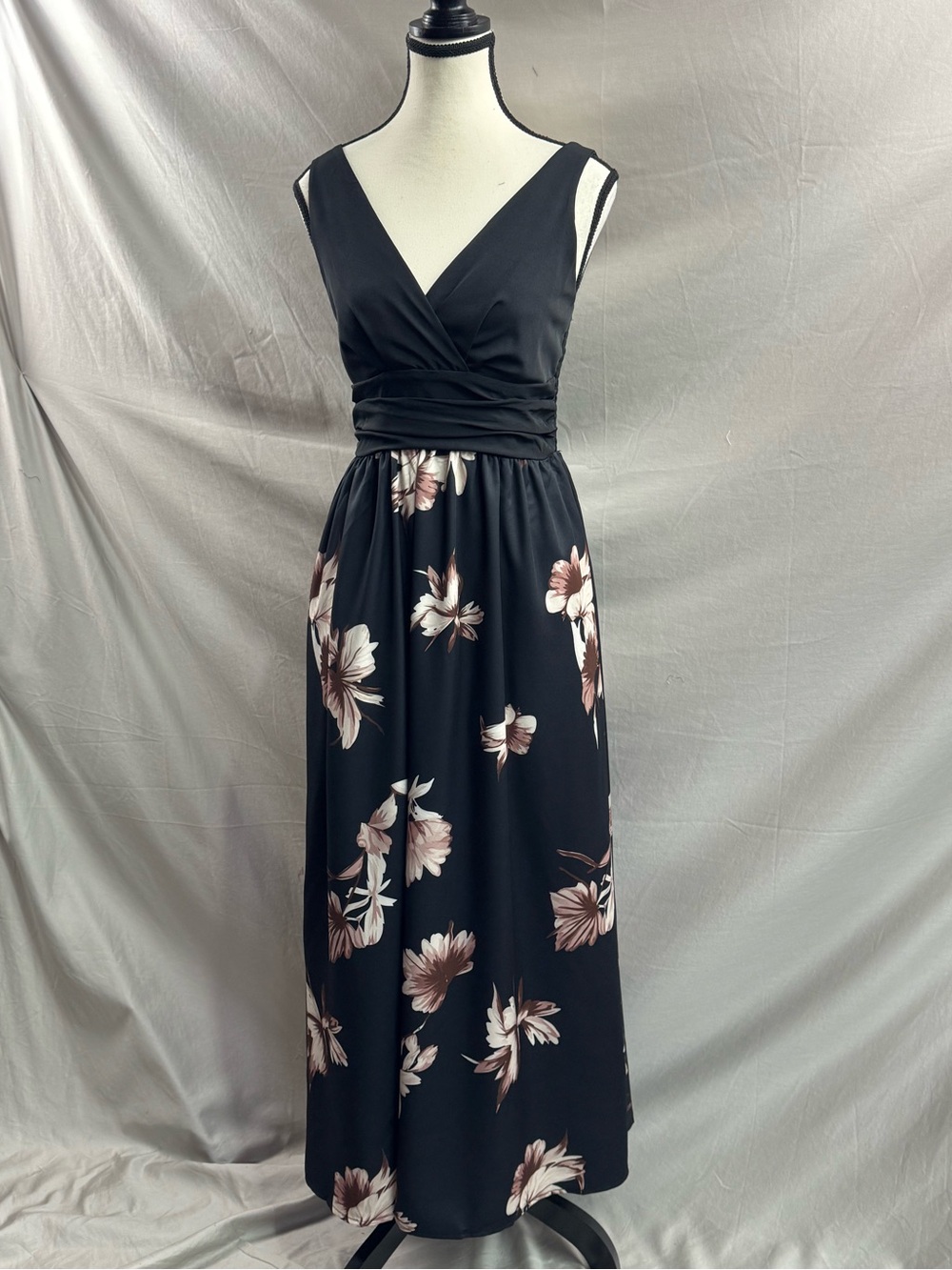 Tropical Floral V-Neck Smocked Back Maxi Dress - Picture 7 of 8